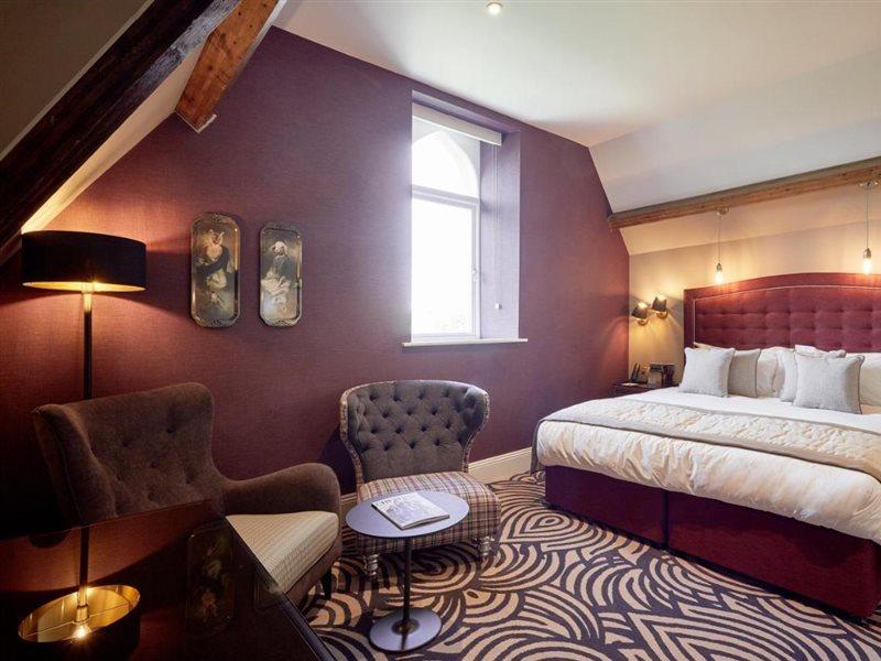 Oddfellows On The Park Cheadle  Kültér fotó A bedroom at The Ivy Hotel
