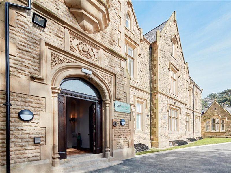 Oddfellows On The Park Cheadle  Kültér fotó The former school buildings, now the home of the University of Huddersfield