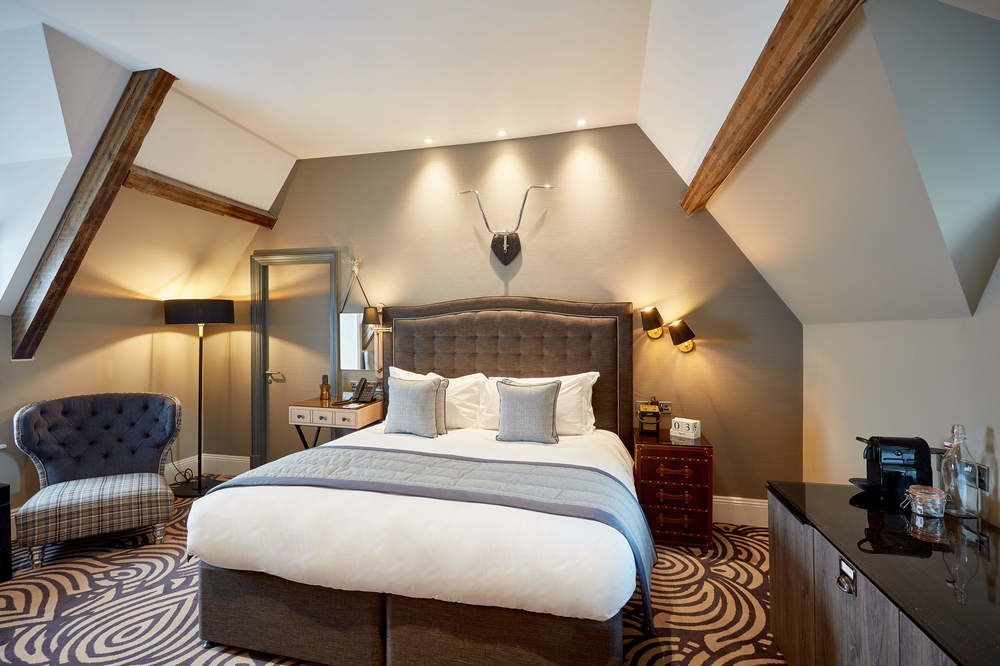 Oddfellows On The Park Cheadle  Kültér fotó A bedroom at The Ivy Collection