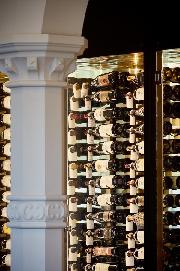 Oddfellows On The Park Cheadle  Kültér fotó Wine rack