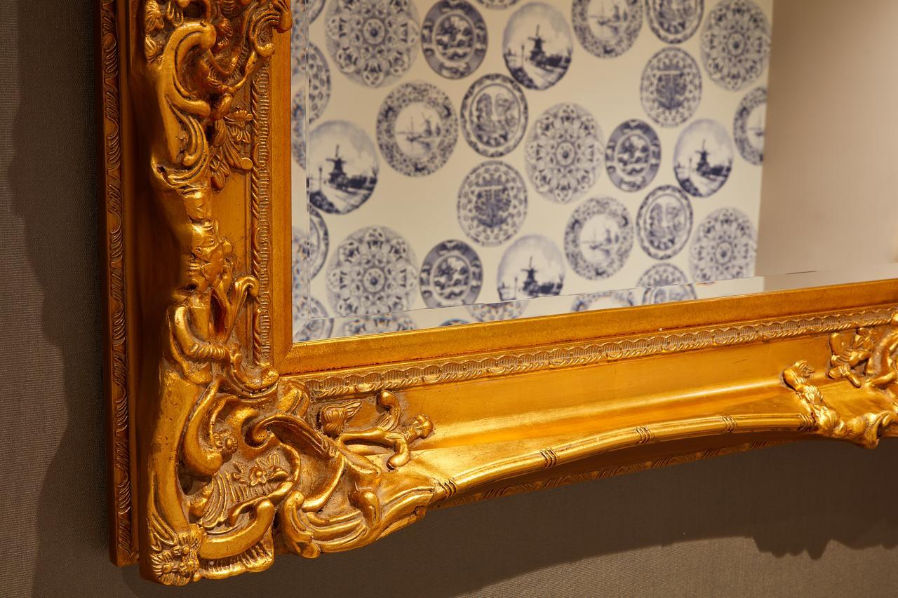 Oddfellows On The Park Cheadle  Kültér fotó Detail of a gold-gilt frame