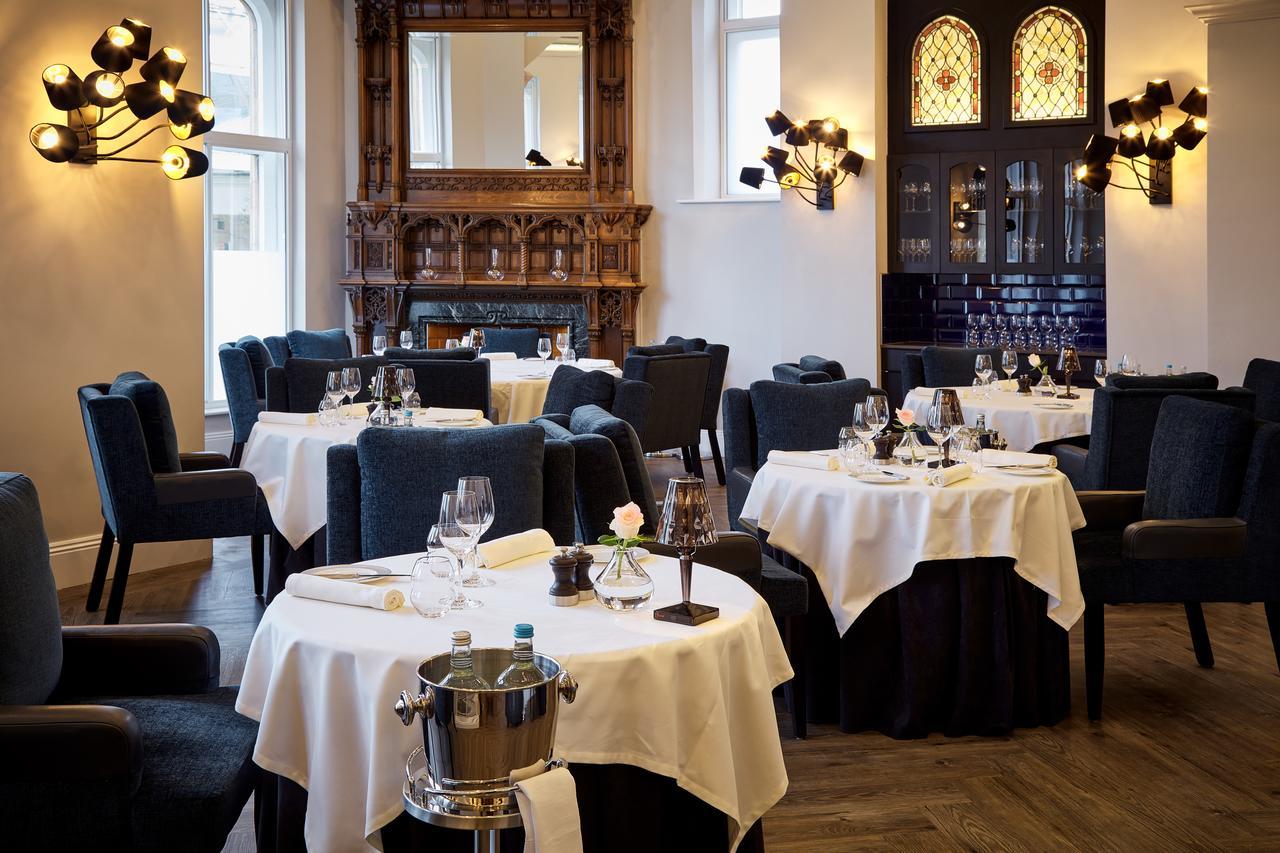 Oddfellows On The Park Cheadle  Kültér fotó Restaurant AOC