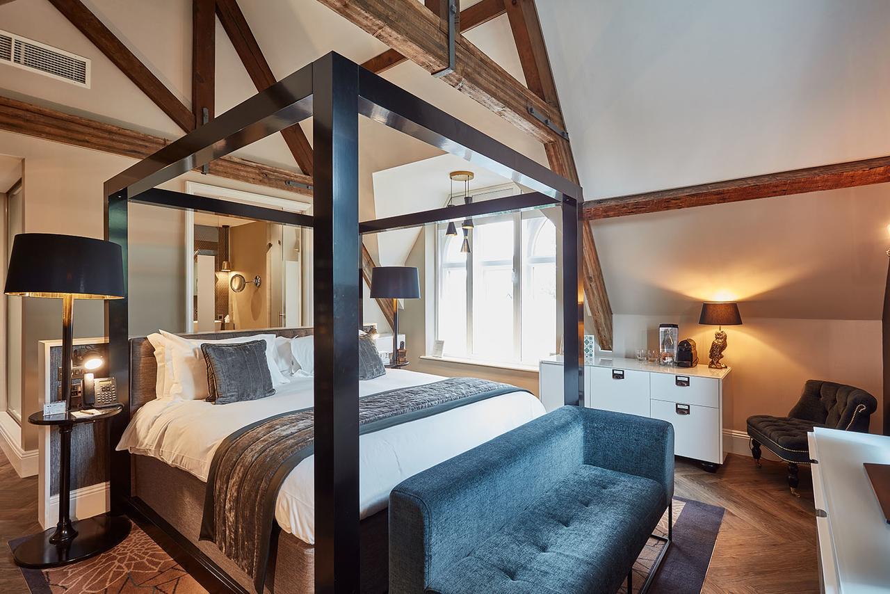 Oddfellows On The Park Cheadle  Kültér fotó A bedroom at The Ivy Hotel