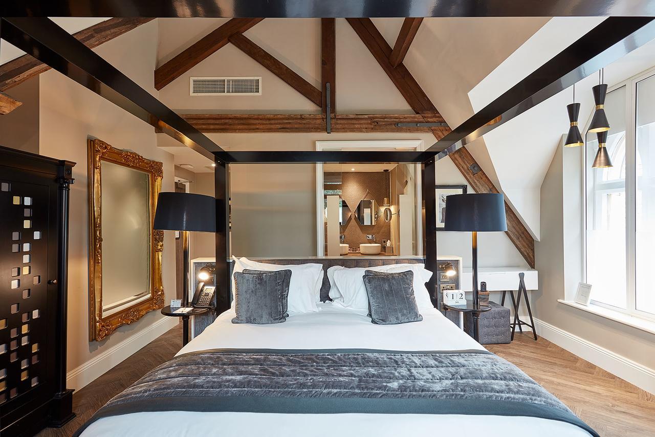 Oddfellows On The Park Cheadle  Kültér fotó A bedroom at the hotel