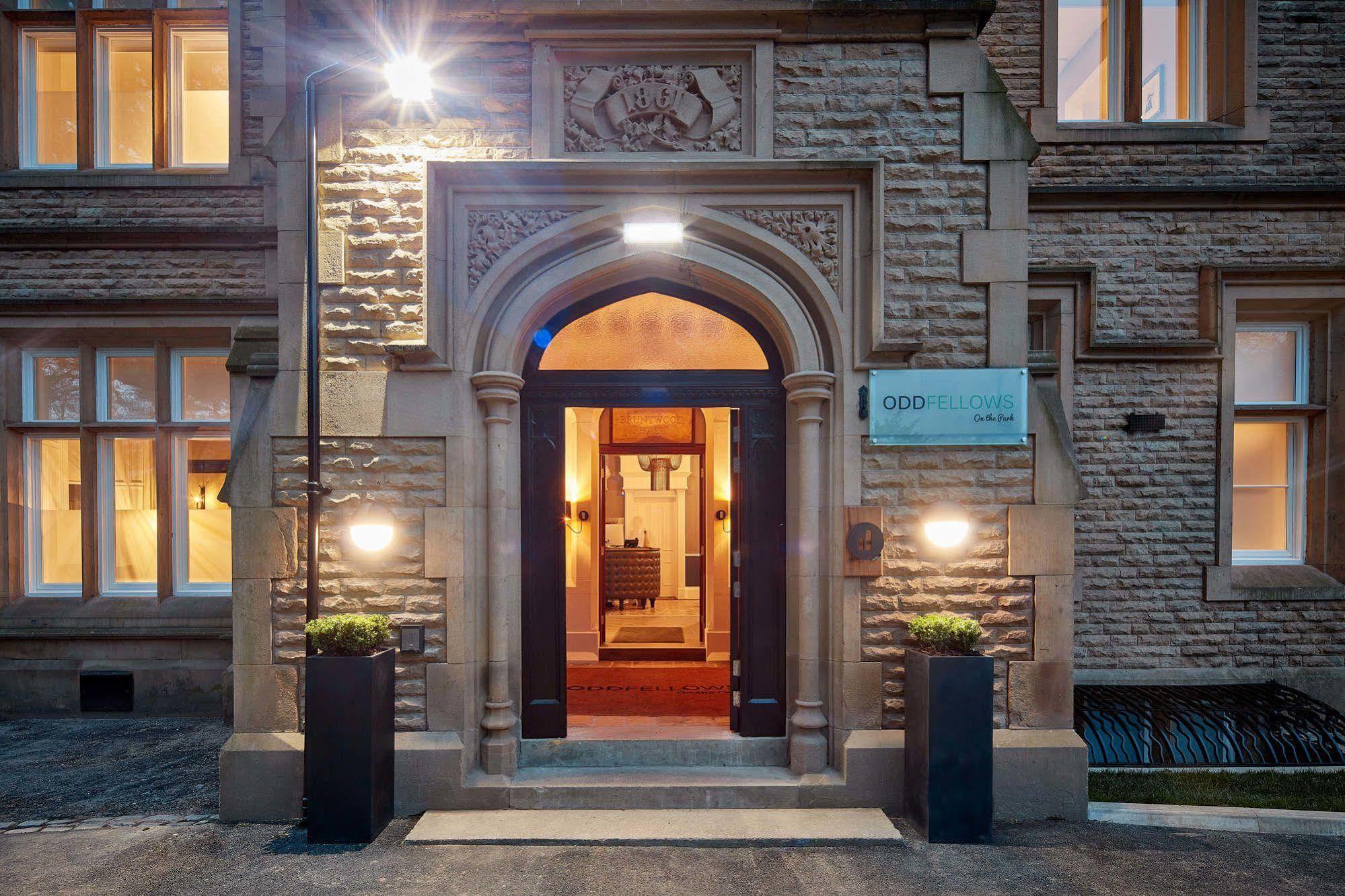 Oddfellows On The Park Cheadle  Kültér fotó The entrance to the hotel