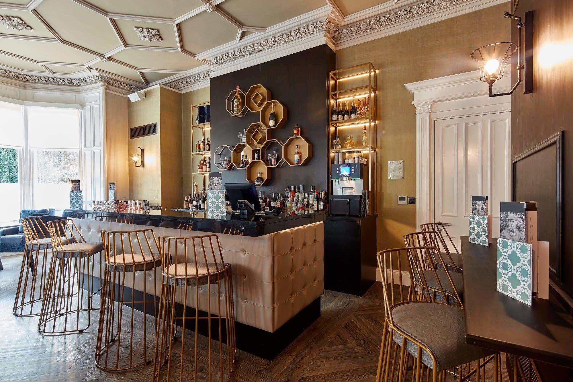 Oddfellows On The Park Cheadle  Kültér fotó The bar at the hotel
