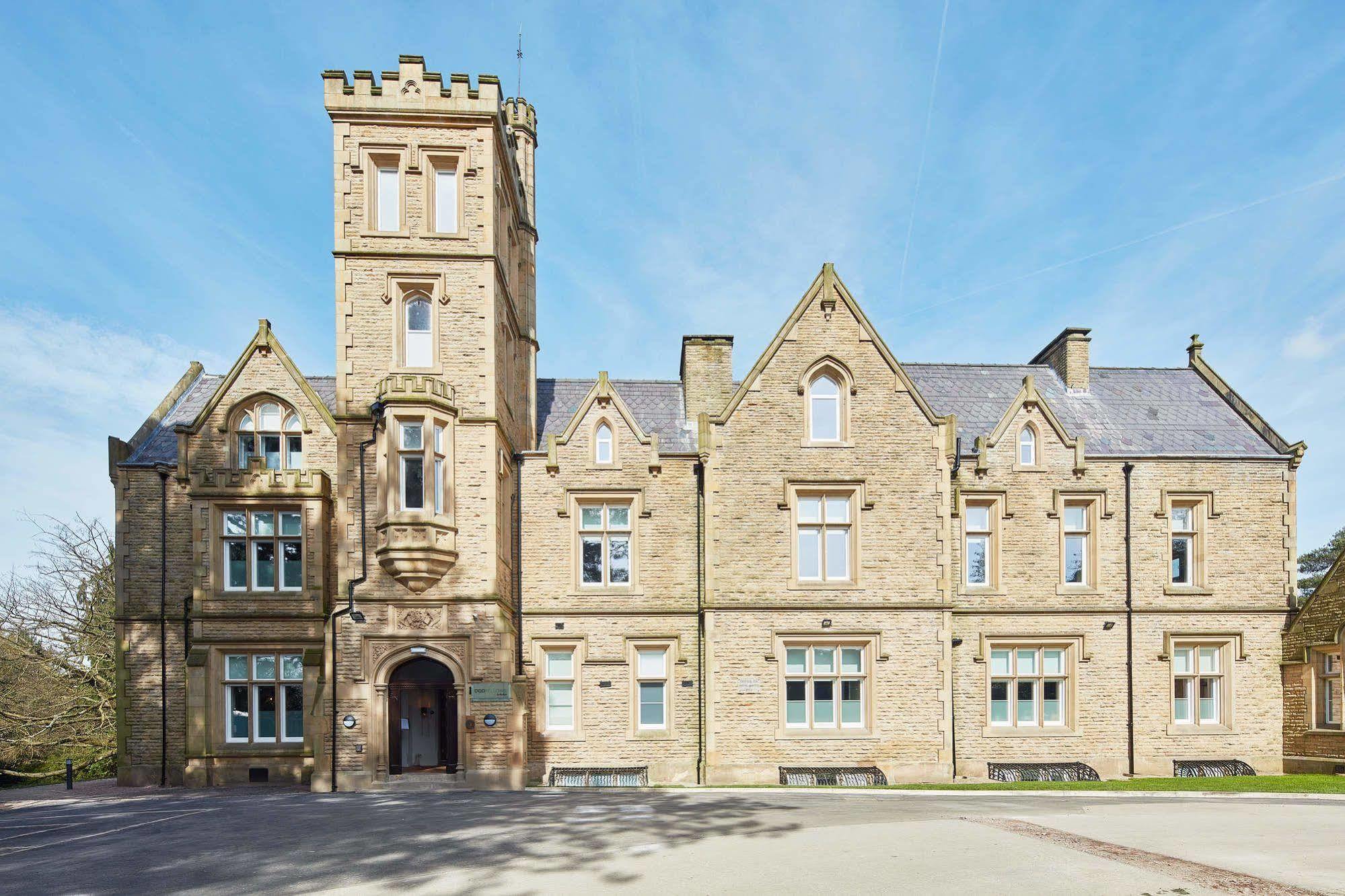 Oddfellows On The Park Cheadle  Kültér fotó The former County Hospital, now the University of Huddersfield