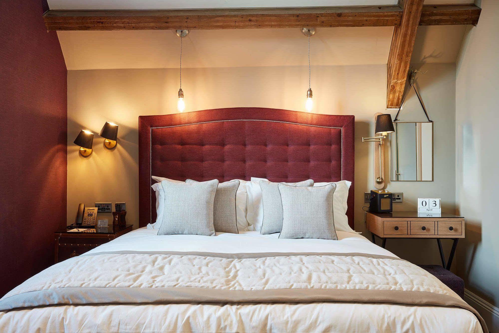 Oddfellows On The Park Cheadle  Kültér fotó A bedroom at The Swan Hotel